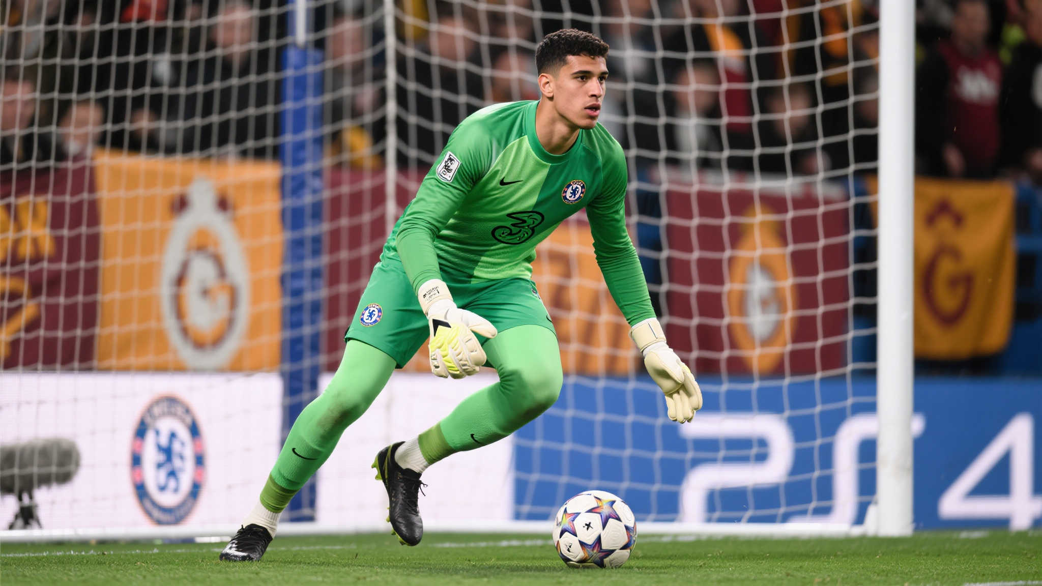 土耳其记者曝:加拉塔萨雷曾打探凯帕,但球员正与阿森纳洽谈 在当今的欧洲转会市场中,门将位置的竞争似乎格外激烈